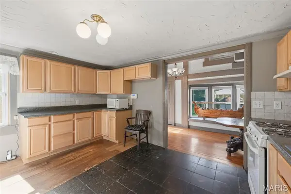 418 Oak Tree DR, Webster Groves, MO 63119