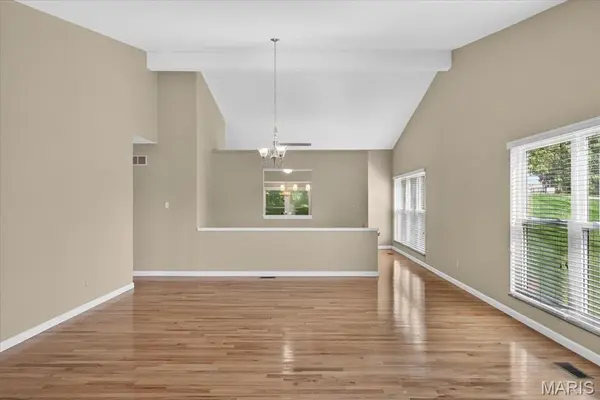5421 Court Of Cedars, St Louis, MO 63128