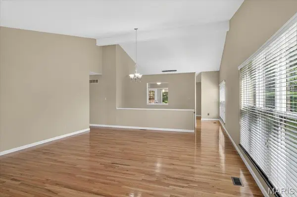 5421 Court Of Cedars, St Louis, MO 63128