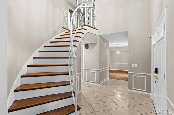 54 Morwood LN, Creve Coeur, MO 63141