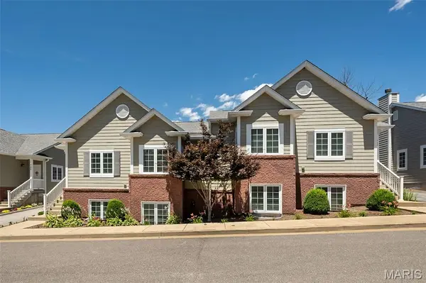 746 Windberry CT, Kirkwood, MO 63122