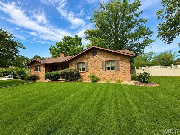 315 Pin Oak ST, Trenton, IL 62293