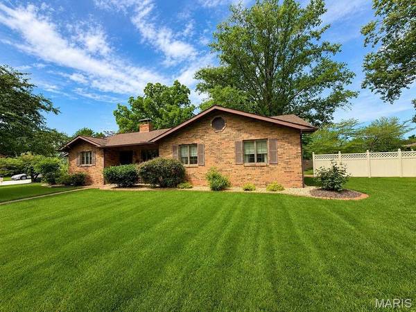 315 Pin Oak ST, Trenton, IL 62293