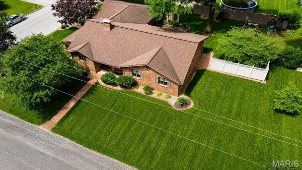 315 Pin Oak ST, Trenton, IL 62293