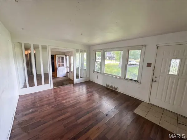 11424 Larimore RD, St Louis, MO 63138