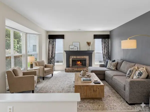 1104 Big Bend Station DR, Manchester, MO 63088