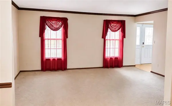 1955 Acorn Trail DR, Florissant, MO 63031