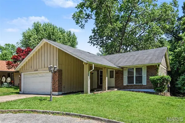 12362 Trailforest LN, Black Jack, MO 63033