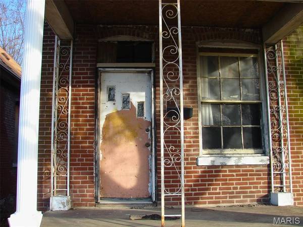 472 N 25th ST, East St Louis, IL 62205