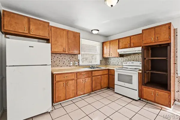 4413 Remus DR, Florissant, MO 63033