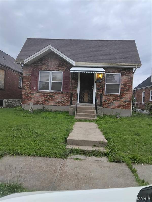 5901 McArthur AVE, St Louis, MO 63120