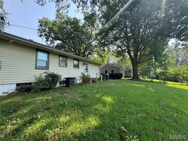 10 Drummond DR, St Louis, MO 63135