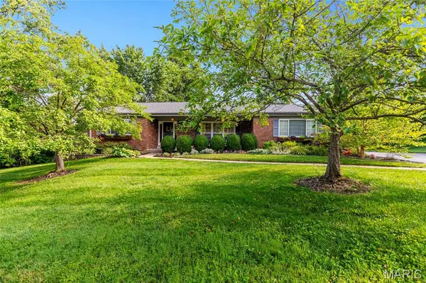 11201 Trieste DR, St Louis, MO 63146