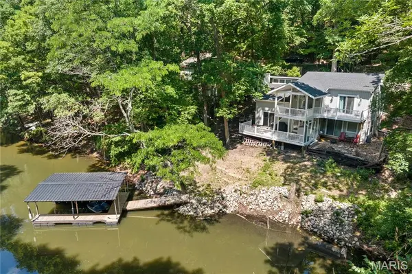 48 Lake Village RD, Eldon, MO 65026