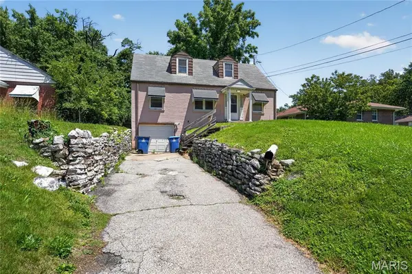 109 Chambers RD, St Louis, MO 63137