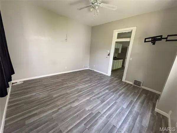 905 W D ST, Belleville, IL 62220