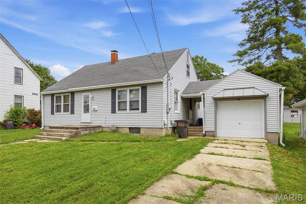521 W Washington AVE, Greenville, IL 62246