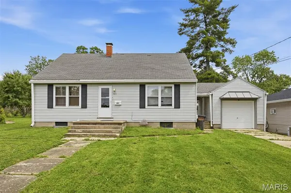 521 W Washington AVE, Greenville, IL 62246