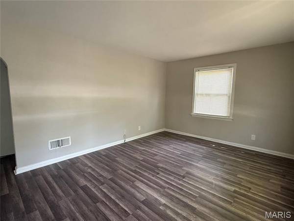 10124 Winkler DR, St Louis, MO 63136