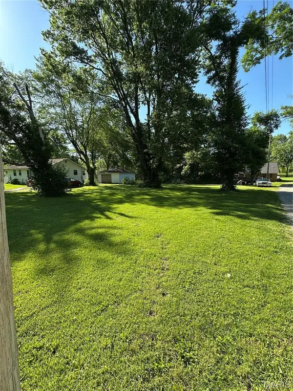 620 Valencia DR, Belleville, IL 62223