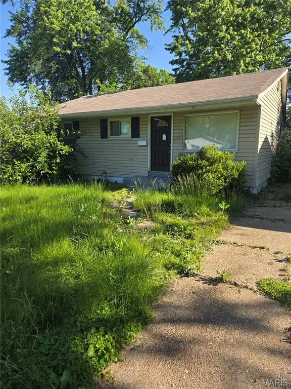 139 Grampian RD, St Louis, MO 63137