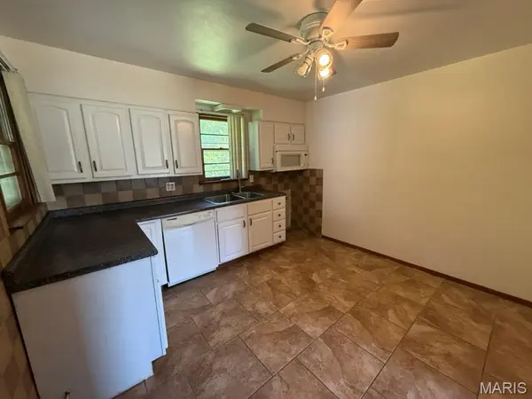 9732 Gloucester DR, St Louis, MO 63137