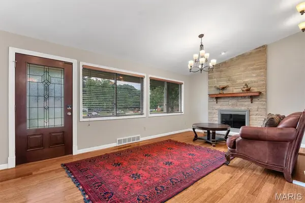 157 Romine CIR, Ballwin, MO 63011