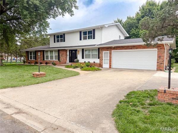 2707 Lemon Street RD, Highland, IL 62249