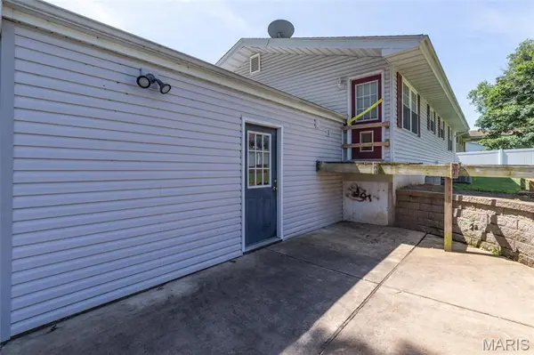 755 Islamorada DR, Fenton, MO 63026