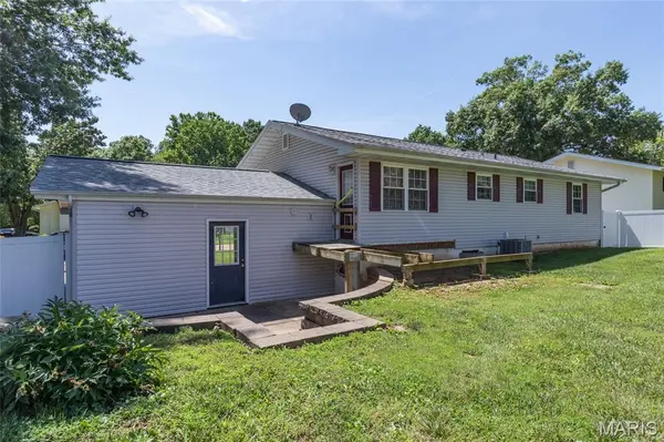 755 Islamorada DR, Fenton, MO 63026