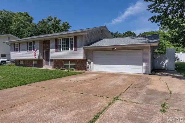 755 Islamorada DR, Fenton, MO 63026