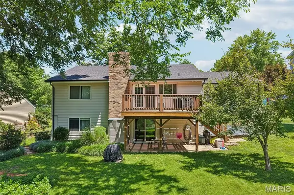 987 Century Oaks DR, Manchester, MO 63021