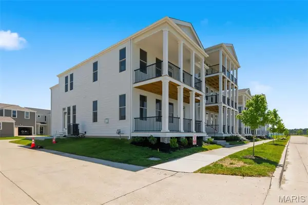 4200 Marais Temps Clair DR, St Charles, MO 63301
