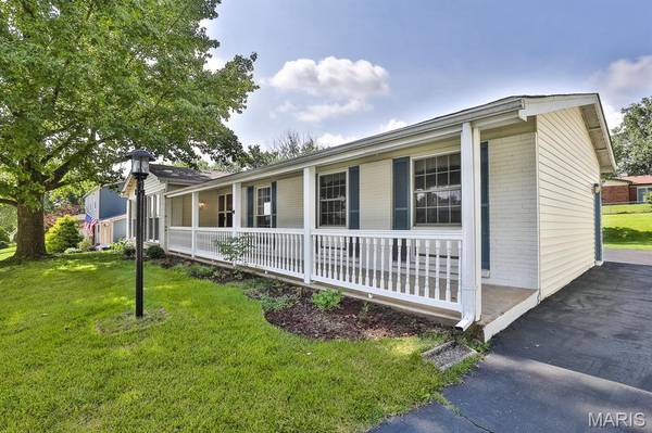 11858 Villa Dorado DR, St Louis, MO 63146