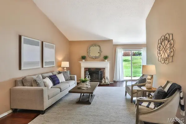 11858 Villa Dorado DR, St Louis, MO 63146