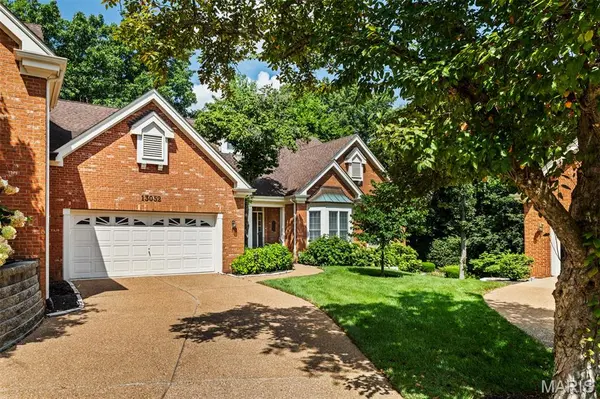 13052 Pembrooke Valley CT, Town And Country, MO 63141