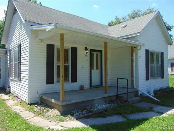 105 N 6th ST, Elkville, IL 62932