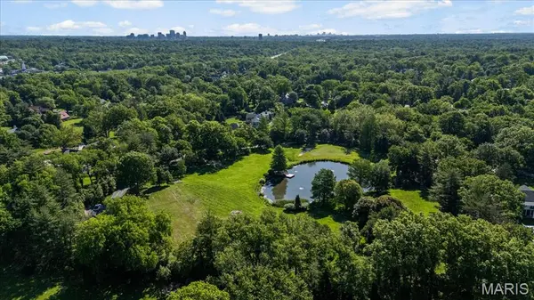 2021 S Warson RD, Ladue, MO 63124