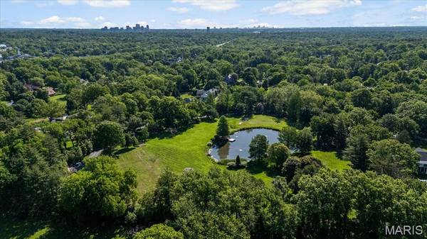 2021 S Warson RD, Ladue, MO 63124