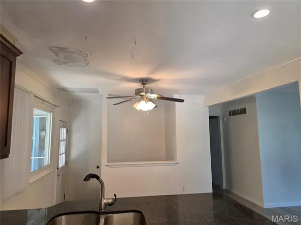 3318 Hannibal DR, St Charles, MO 63301