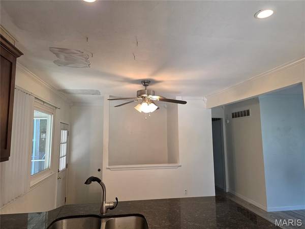 3318 Hannibal DR, St Charles, MO 63301