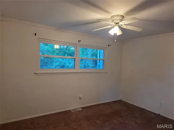 3318 Hannibal DR, St Charles, MO 63301