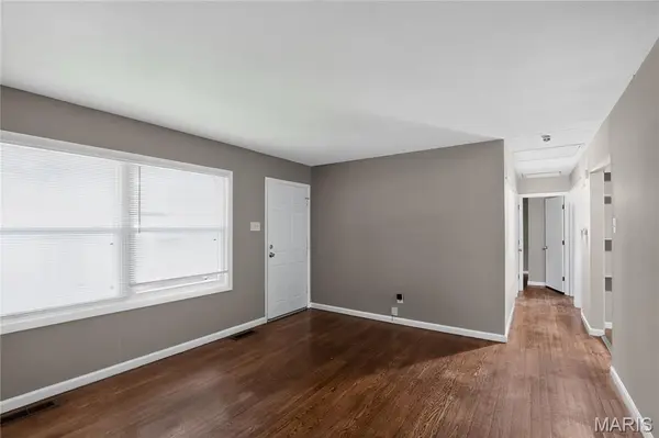 1627 Keelen DR, St Louis, MO 63136