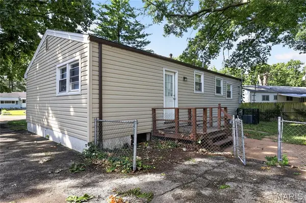 1037 Forestwood DR, St Louis, MO 63135