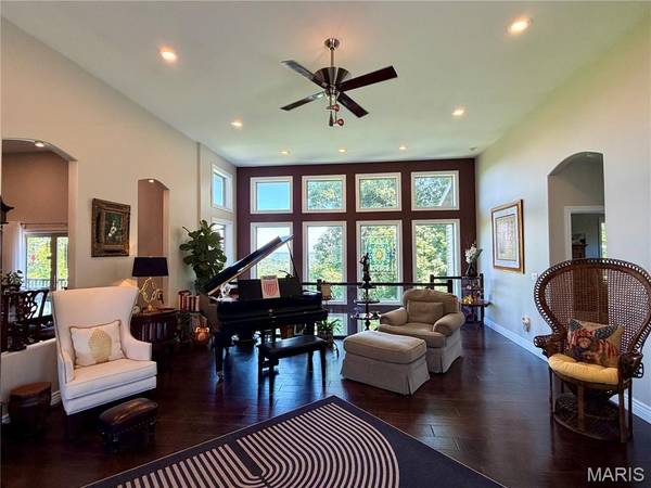 120 El Rancho DR, Hannibal, MO 63401