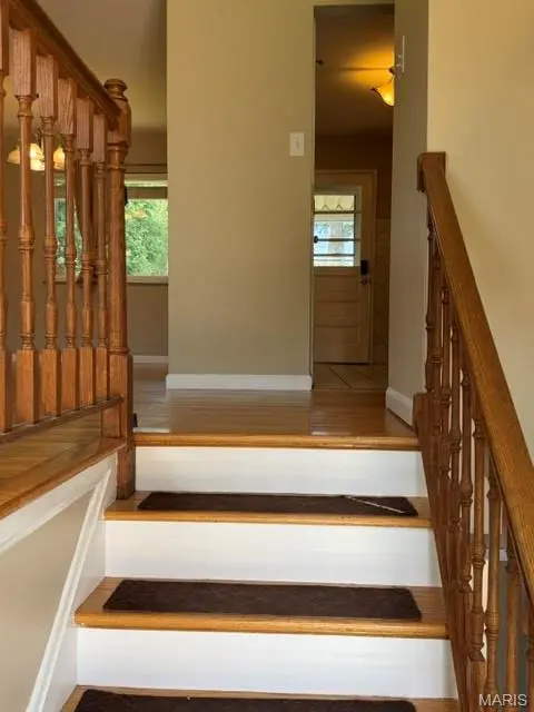 17 Saint Lawrence DR, Ballwin, MO 63021