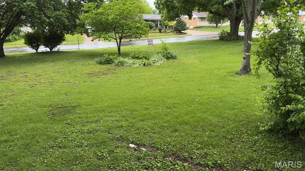 660 Herbst DR, Florissant, MO 63031