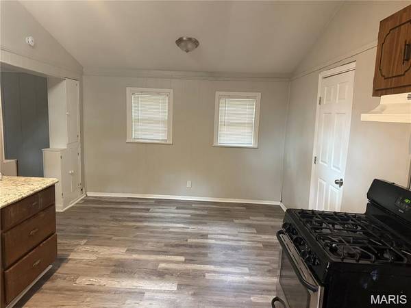 8803 Corwin DR, Jennings, MO 63136