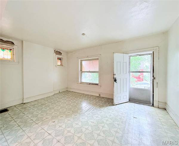 4176 Newport CT, St Louis, MO 63116