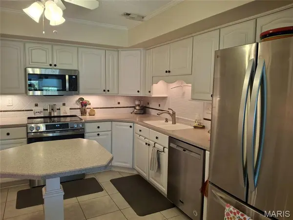 223 Country Club VW, Edwardsville, IL 62025